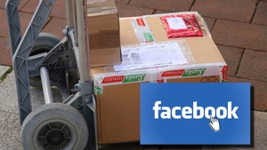 De necrezut! Ce a găsit un bărbat din Alba Iulia într-un colet, după ce și-a comandat o pereche de adidași de pe Facebook, cu 175 de lei