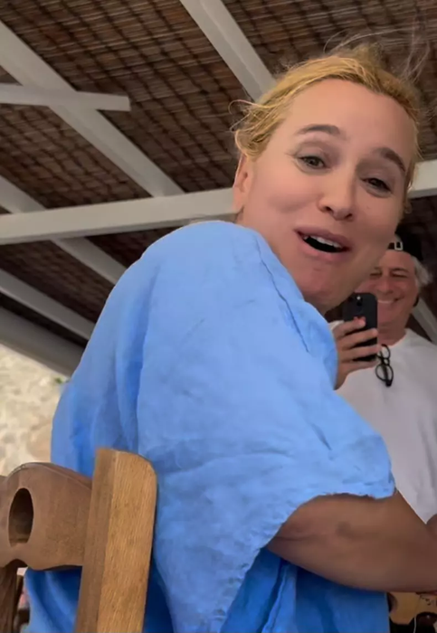 Andreea Esca, aniversare cu surpriză colosală! Ce au făcut Alexia și Aris Eram pentru mama lor, știrista a înlemnit