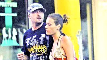 A bagat mecla-n mall cu noua iubita! Cheloo, indragostit de o satena