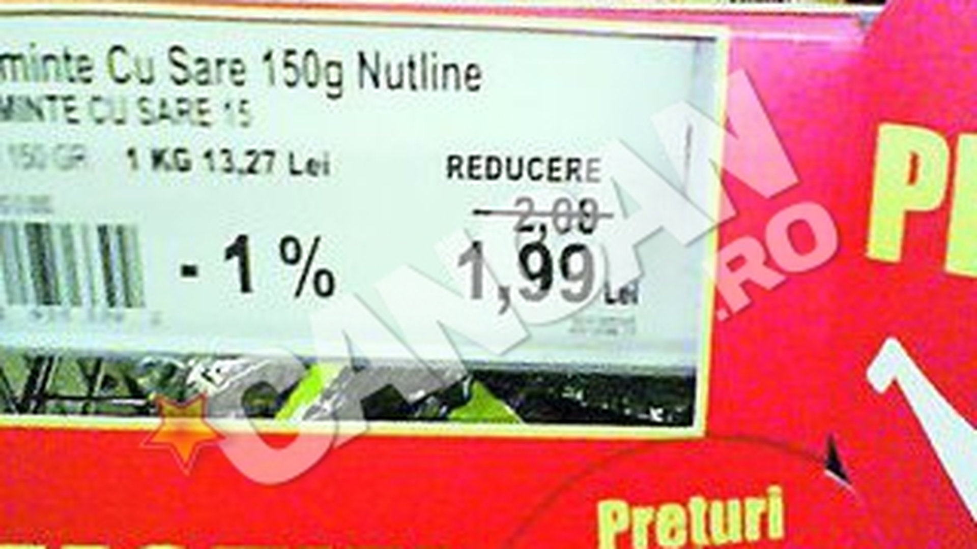 Un supermarket din Timisoara face reduceri "uriase" la seminte de floarea-soarelui. Momiti cu reduceri de un ban