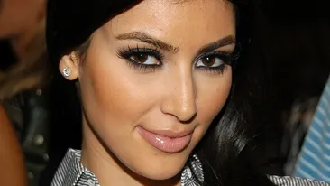 Fanii lui Kim Kardashian au ramas cu gura cascata! Cum arata vedeta, la 6 luni dupa nastere, in COSTUM DE BAIE!