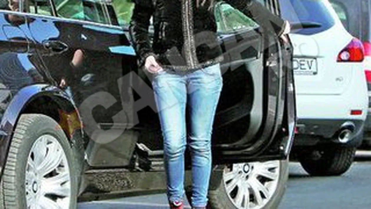 E bolnava sau se teme sa dea ochii cu colegii de la Jean Monnet? Oana n-a mai calcat pe la scoala de aproape o saptamana!