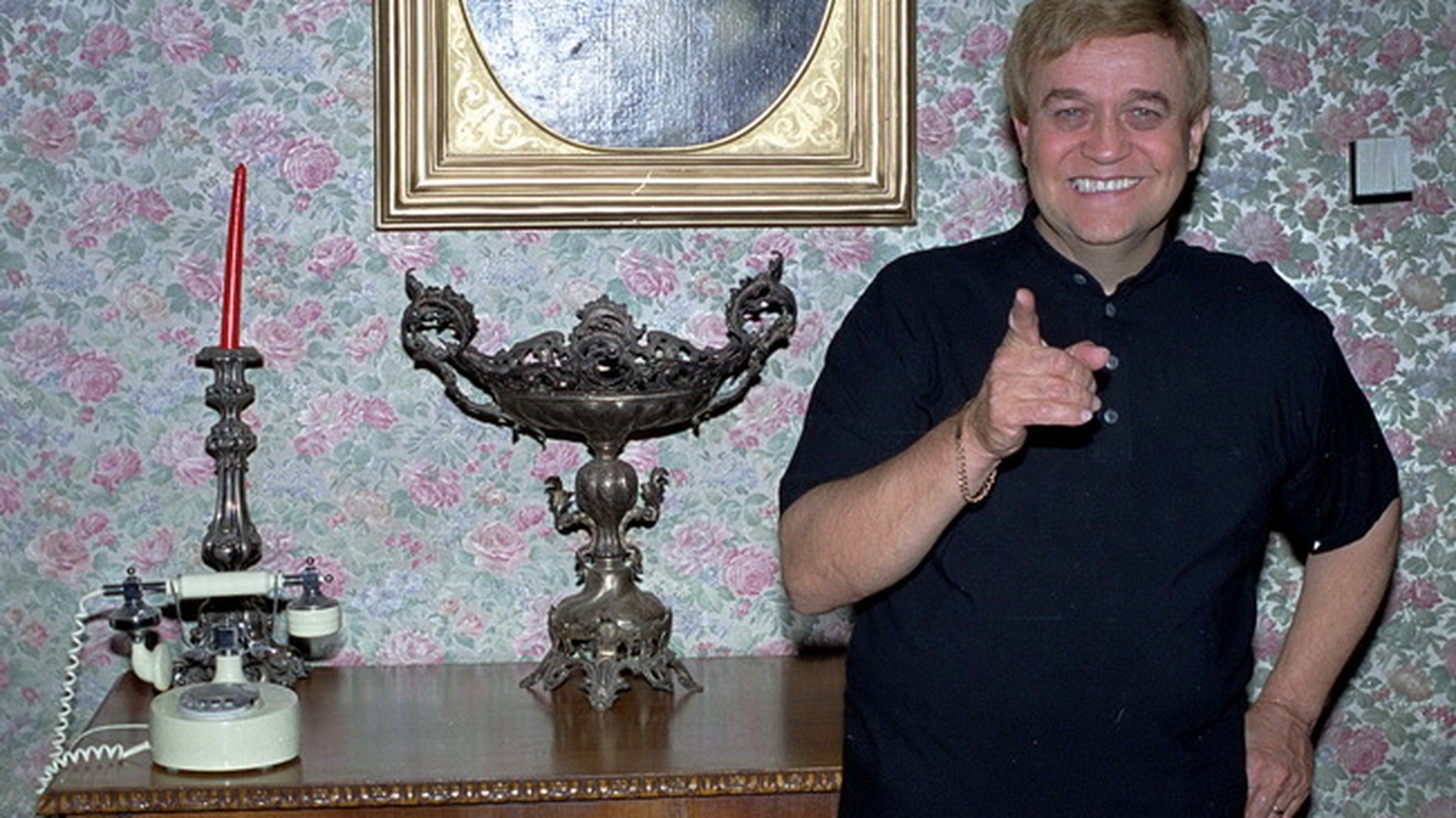 Benone Sinulescu iubeste ca un adolescent: “Port o poza cu sotia, la inima, si ii spun in fiecare zi c-o iubesc!”
