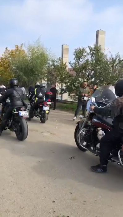 Adolescentul mort în cursa cu motocicletele a fost condus pe ultimul drum de zeci de motocicliști. Imagini cu un puternic impact emoțional | VIDEO
