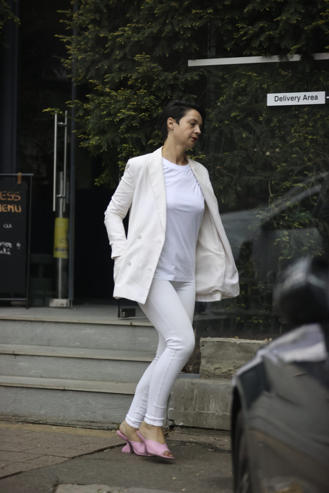 Maria Dinulescu a vrut mâncare la pachet de la restaurant, dar nu a găsit ceea ce dorea, așa că a plecat (Foto: CANCAN.RO)