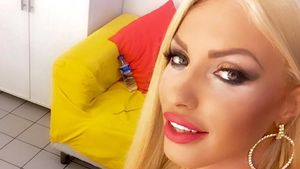 Pe cine strange Loredana Chivu la piept! Bomba sexy, in asternuturi cu...