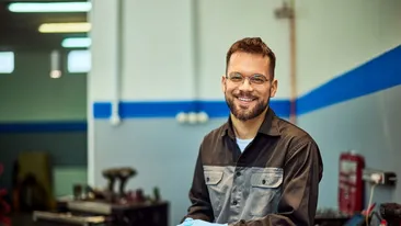 Ce salariu are un mecanic auto în 2026. Cât câștigă în funcție de experiență