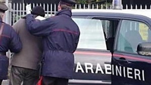 Un român de 40 de ani, beat mort, a făcut ravagii în Torino. Abia l-au potolit!