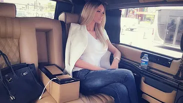 Bianca Drăgușanu, prima apariție publică, după ce a fost fotografiată azi-noapte cu un alt bărbat