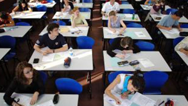 Bacalaureatul începe luni cu proba orală la limba română; 187.898 de elevi sunt înscrişi la examen
