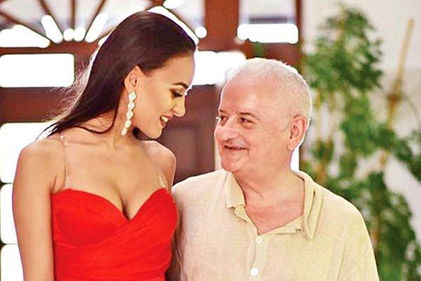 Irinel Columbeanu s-a despărțit de iubita tinerică