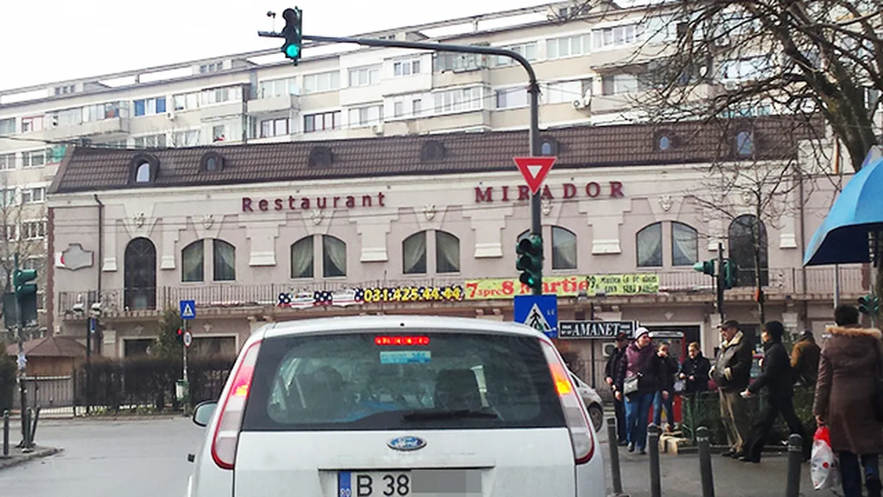 Soferii au avut un soc cand au vazut ce arata un semafor din Sectorul 4 al Capitalei! Politistii se uita neputinciosi, desi…