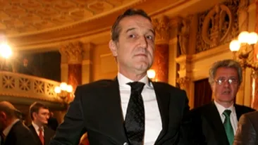 Gigi Becali este victima modei!  Vrea sa returneze costumele de 200.000 Euro