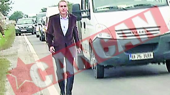 Petre Roman a mers pe jos cinci kilometri, pana la Bran