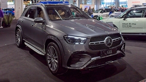 A cumpărat un Mercedes GLE 400 în valoare de 100.000 de euro, dar a simțit miros de ars la condus. Ce a descoperit mecanicul