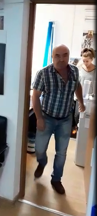 Funcționarul violent