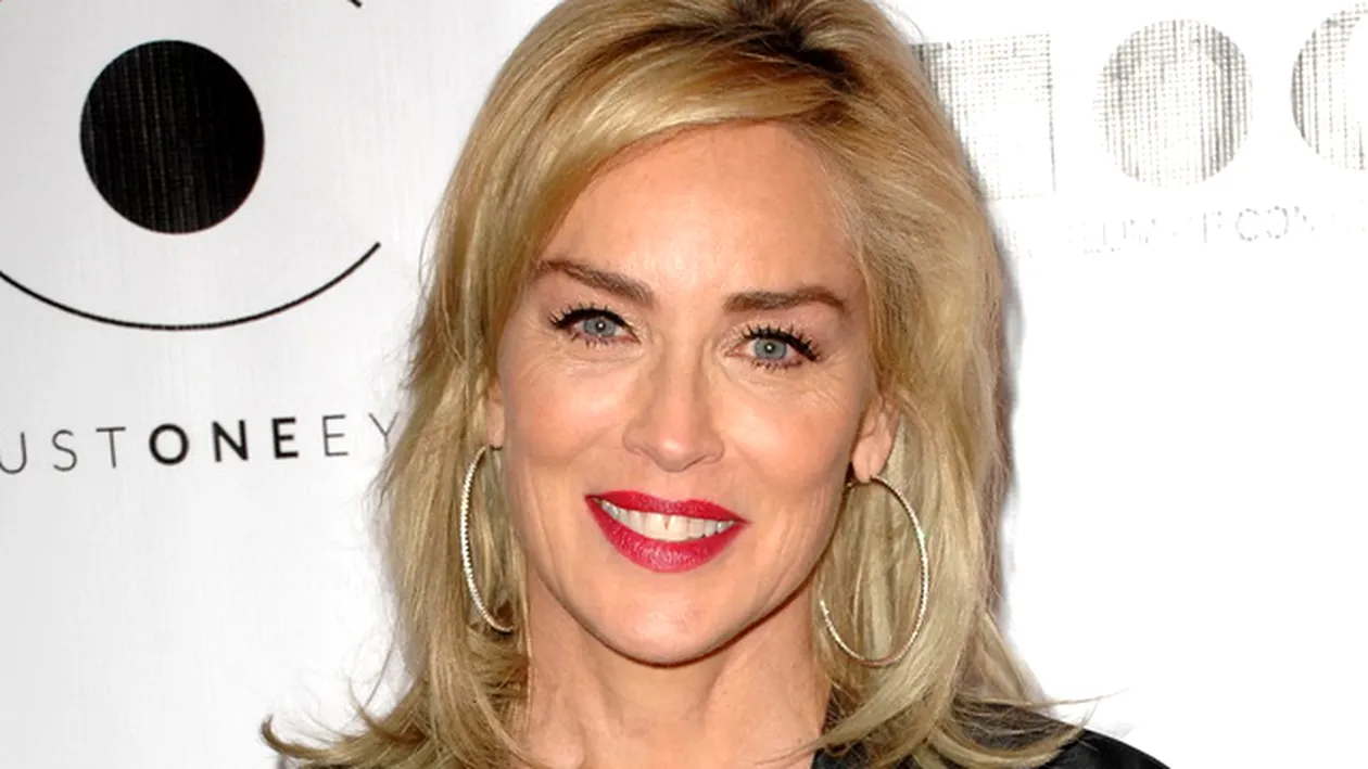 Sharon Stone isi vinde hainele purtate pe covorul rosu! Cum poti cumpara cele mai frumoase tinute ale actritei