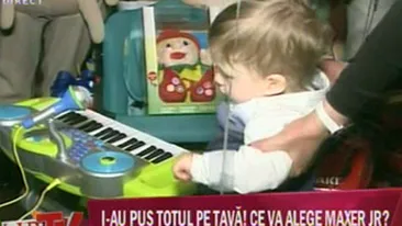 Fiul lui Dinu Maxer a mancat prima sa acadea la petrecerea de taiere a motului!