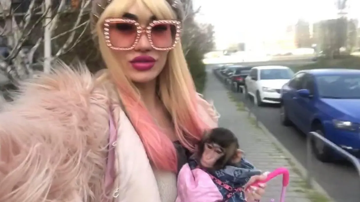Margherita de la Clejani a păţit-o iar! S-a ales cu dosar penal după ce şi-a bătut maimuţa iar imaginile au ajuns la TV