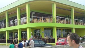 Un tânăr de 17 ani, umilit în ultimul hal la restaurantul din Costinești unde lucra! Ce a pățit