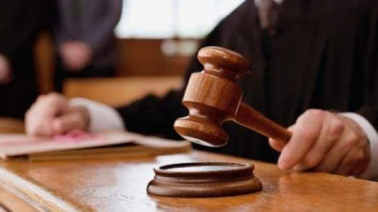 Povestea surprinzătoare a unui bărbat de 41 de ani. Și-a dat părinții în judecată pentru că nu-i mai dau bani de buzunar