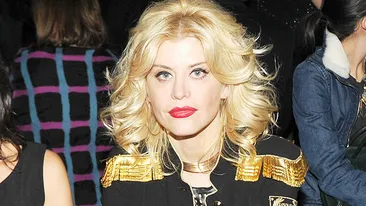 Lori si-a postat poza de vacanta pe Facebook. Amanuntul INDECENT pe care nu l-a observat