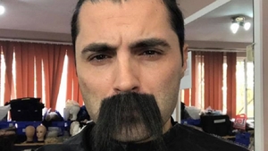 Pepe, transformare radicală pe scaunul frizerului. ”Cum mănânc”?!
