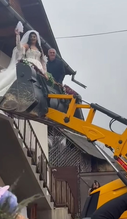 Nu e un banc! Cum au fost scoasă din casă această mireasă, în ziua nunții