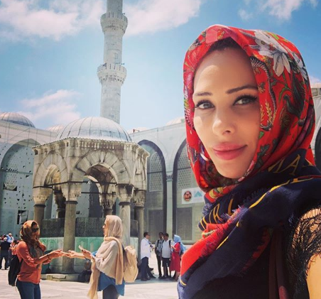 Iulia Vântur s-a stabilit în India de dragul lui Salman Khan