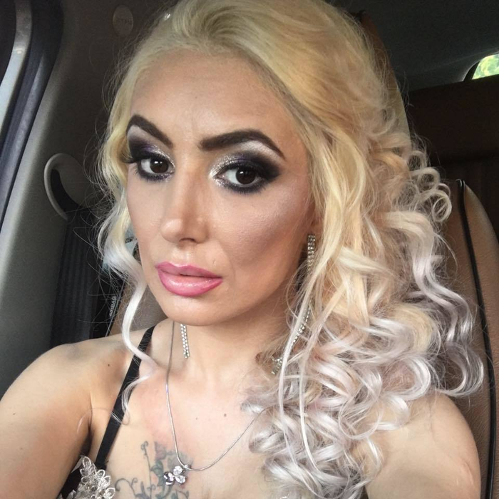 Sexy Brăileanca i-a atacat dur pe credincioşi, considerându-i ipocriţi