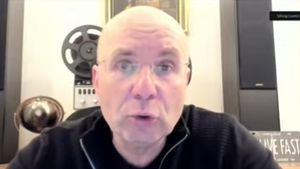 Avertisment sumbru pentru români: litrul de motorină va costa 15 lei de Paște | Dezvaluiri la Dan Capatos Show