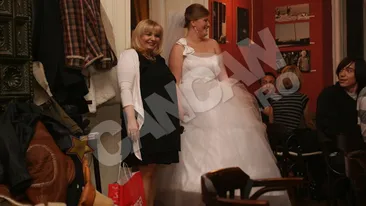 Actrita Nuami Dinescu a facut spectacol la o nunta. Tanta s-a specializat in furatul mireselor!