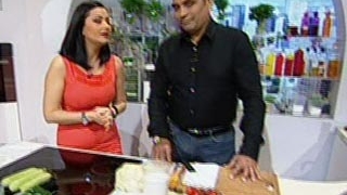 VIDEO Gabriela Cristea si-a pus sotul sa gateasca in direct! Marcel Toader e specialist in creveti, spanac si pepene cu inghetata!