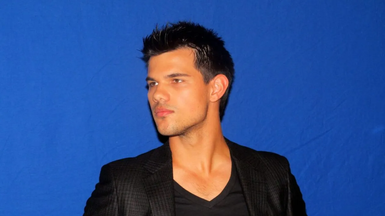 Ce s-a ales de Taylor Lautner, actorul din Twilight, la 17 ani de la lansarea filmului care l-a făcut celebru
