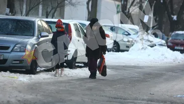 Adriana Iliescu asa cum n-ai mai vazut-o vreodata! Cum infrunta gerul si gheata “cea mai batrana mama” din Romania