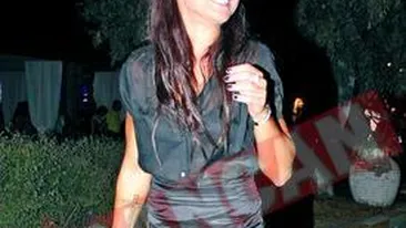 Raluca Sandu, colega de birou cu un papagal