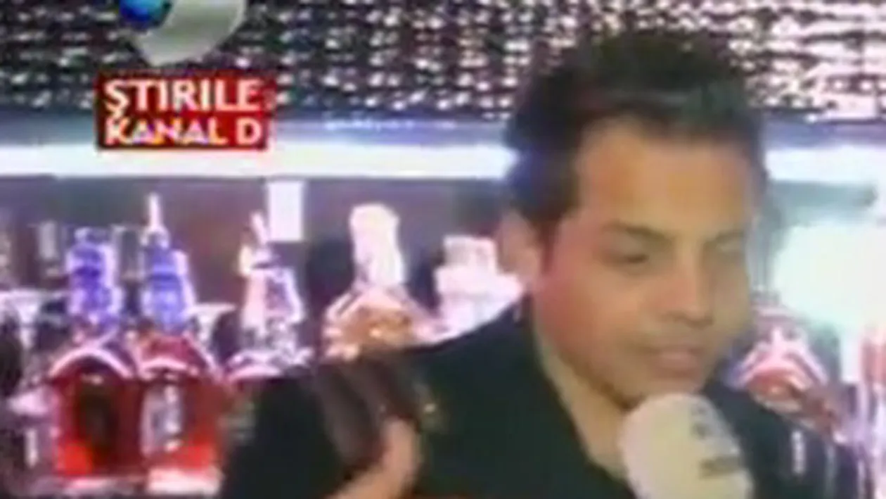 VIDEO Jean de la Craiova se lasa de muzica? Uite-l cum prepara un cocktail ca un veritabil barman! Crezi ca se descurca?