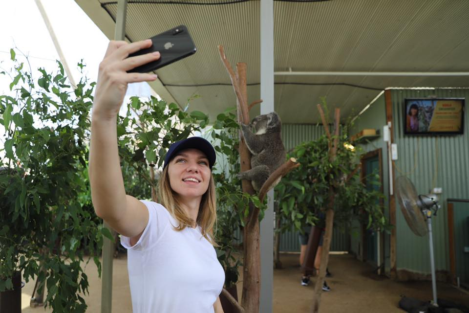 Simona Halep s-a calificat în turul al treilea la Australian Open, după un meci de coșmar cu Sofia Kenin