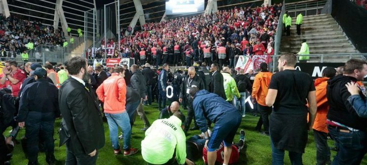 Momente şocante la un meci din Franţa! Balustrada tribunei s-a prăbuşit peste oameni