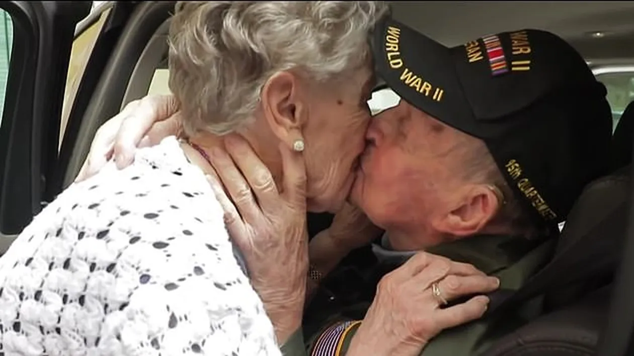 VIDEO emoționant. Un soldat american și o franțuzoaică s-au reîntâlnit după 75 de ani, de când au trăit prima dragoste, pe vremea celui de-al Doilea Război Mondial