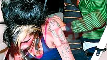 Isi suge degetul dupa nopti de betie