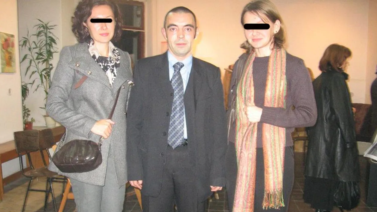 Directorul adjunct al unui liceu din Lugoj le-a dedicat elevilor sai o carte autobiografica plina de incredibile povestiri erotice: Fata asta, uda, dorindu-si sa se f...a s-a uitat la mine uluita cand am plecat