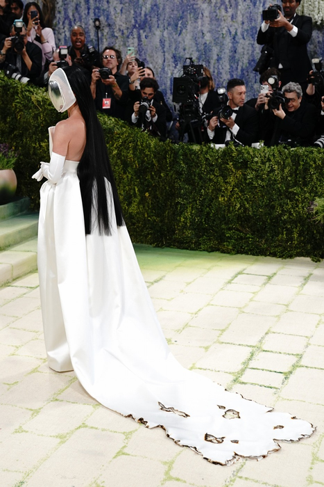 Katy Perry a apărut la Met Gala 2026 cu o mască pe față. Sursa foto: Profimedia