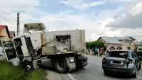 Accident cumplit în Dâmbovița. Un tir a acroșat doi pietoni și apoi a izbit un autoturism