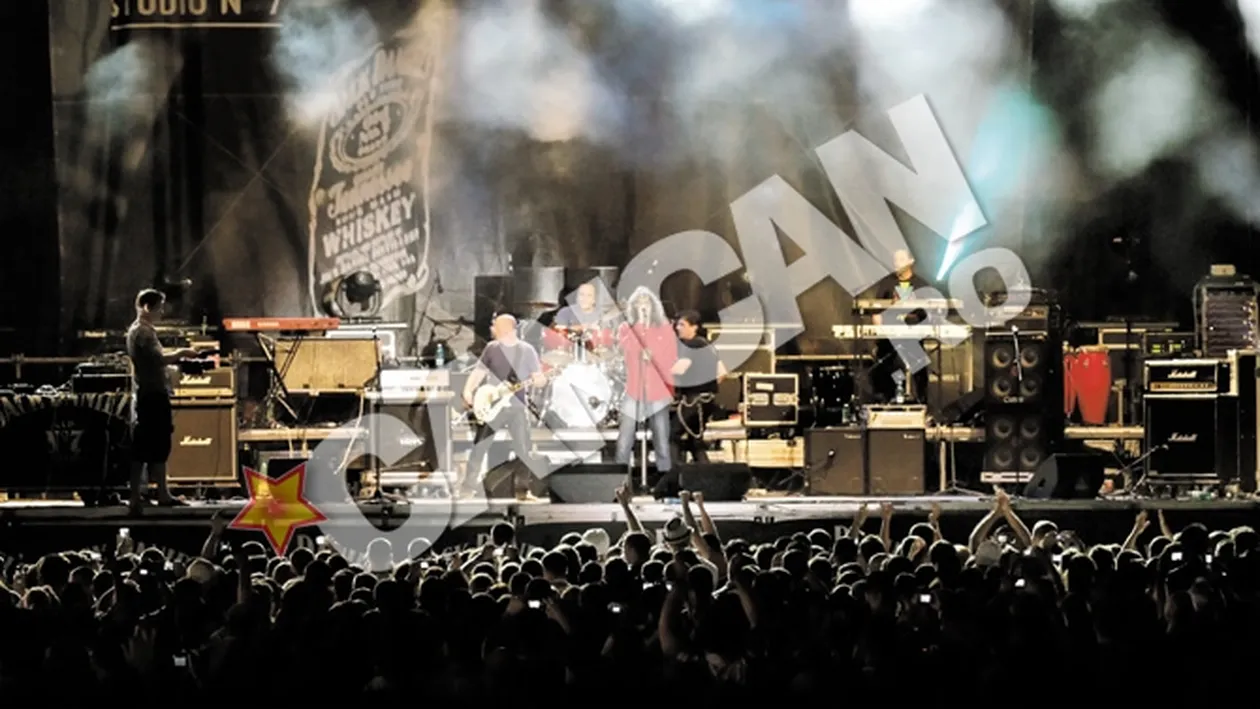 Simbolul Iris, Cristi Minculescu, se pregateste de aniversarea de 35 de ani a trupei si spune ca se bucura de statutul de star! Daca esti fabricat peste noapte, esti stea cazatoare