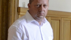 Tatal uneia dintre cele mai frumoase cantarete de muzica populara din Bistrita, acuzat de proxenetism! Vezi ce facea “Pacala”!