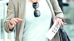 Incendiu de proportii pe insula de 70 de milioane de euro a unui miliardar britanic! Kate s-a luptat cu flacarile