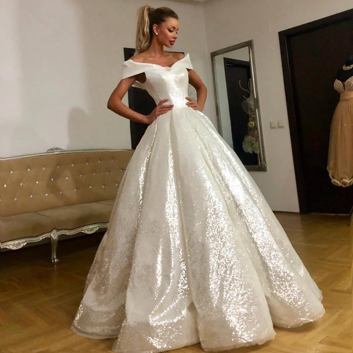 Bianca Drăgușanu visează la ziua nunții cu Alex Bodi?! Are planurile stabilite: “În fața altarului, aş îmbrăca două rochii de mireasă”