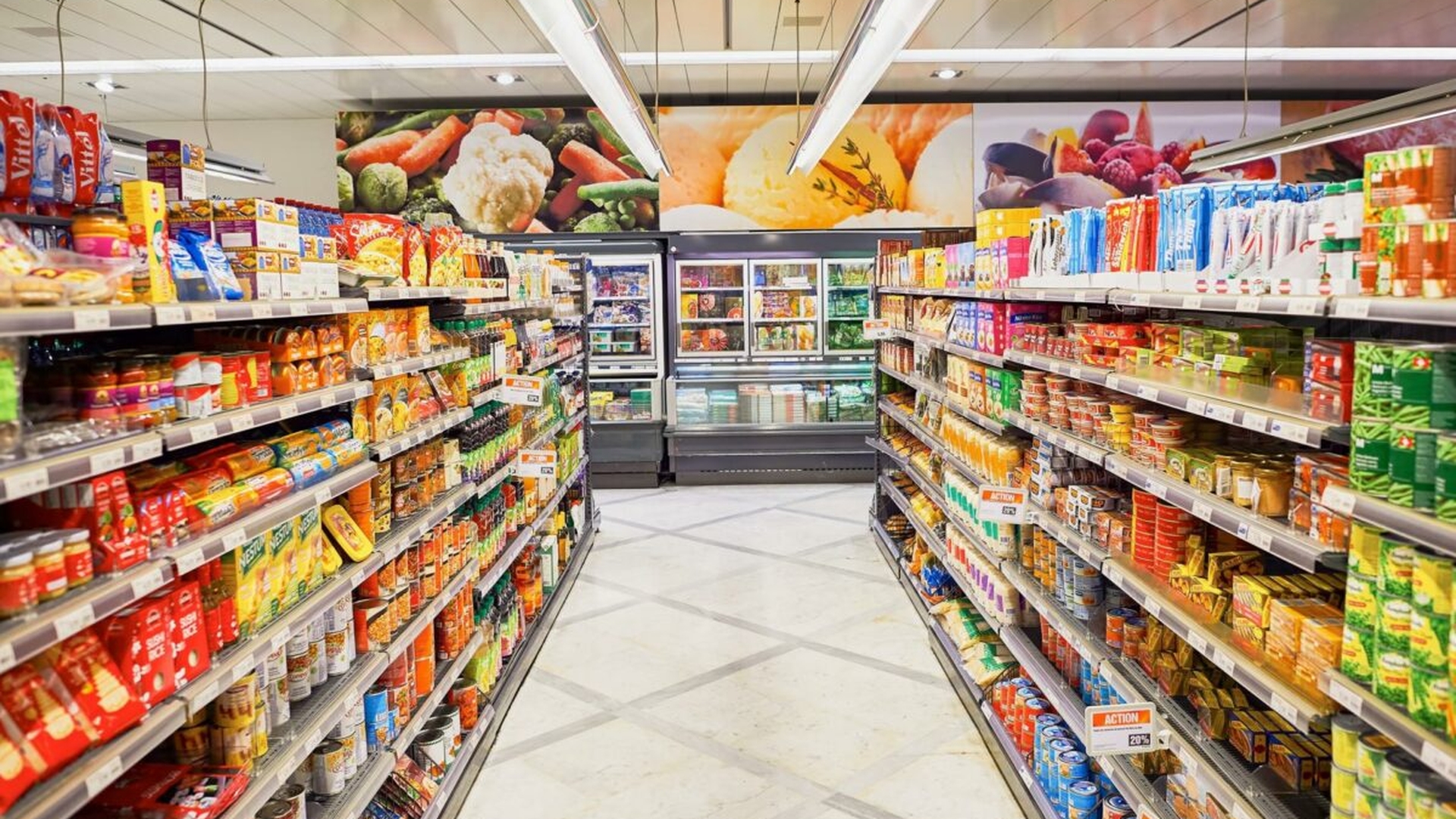 Alertă în supermarketuri! Au fost găsite produse contaminate, la rafturi