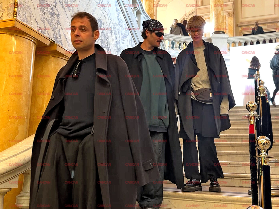 Ținutele la control! Cele mai îndrăznețe outfituri purtate de influenceri la Bucharest Fashion Week